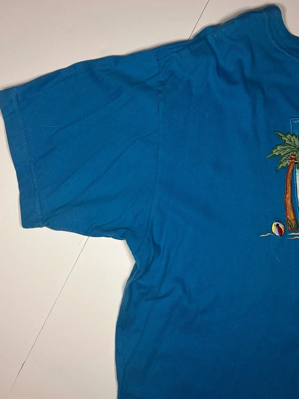 90’s Vintage Embroidered Victoria Jones 100% Cotton T-Shirt w Intricate Beach